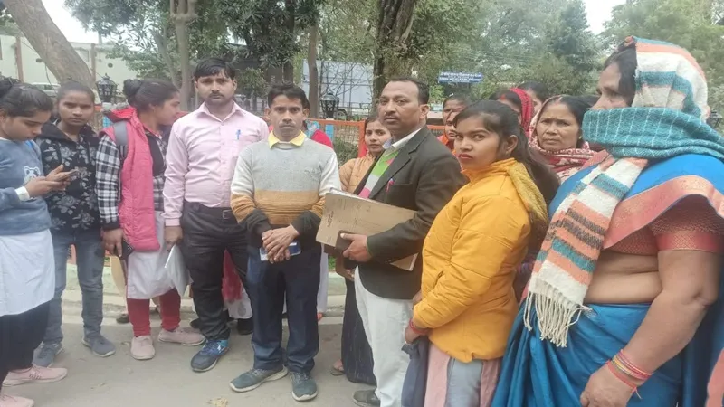 प्रतापगढ़: विश्वकर्मा श्रम योजना के आवेदकों की आईडी हैक कर मांग रहे पैसा, शिकायत