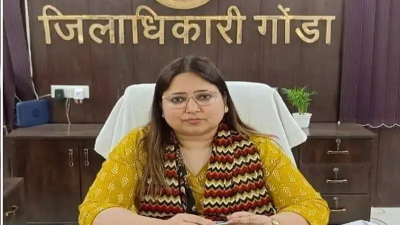 गोंडा: लेखपाल ने किसान से ली रिश्वत, वीडियो वायरल, डीएम ने किया निलंबित