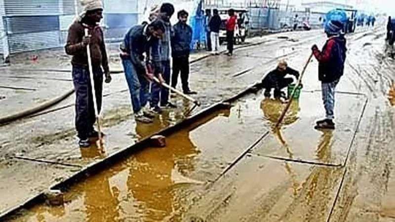 प्रयागराज: मौसम ने बदली करवट, झमाझम बारिश से बढ़ी कल्पवासियों की मुसीबत