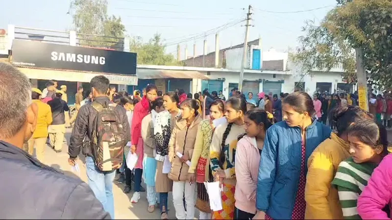 यूपी पुलिस भर्ती परीक्षा: गोंडा में पहले दिन 21874 अभ्यर्थियों ने दी परीक्षा, 932 रहे अनुपस्थित