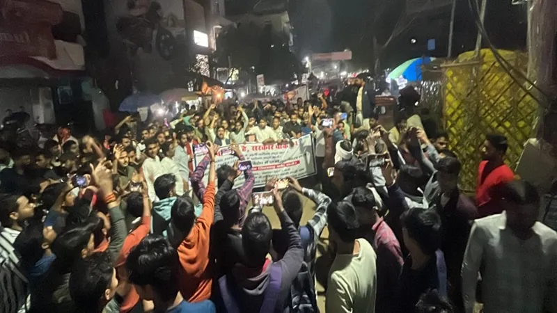 RO/ARO और पुलिस भर्ती परीक्षा के अभ्यर्थियों ने आयोग के अध्यक्ष के आवास के सामने किया हंगामा