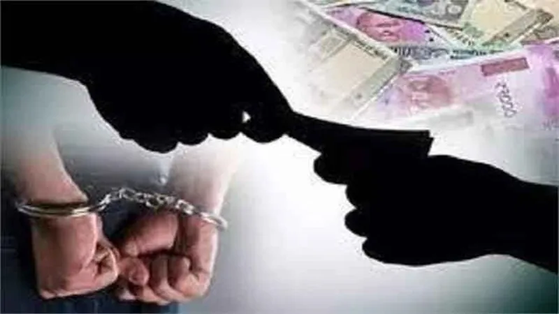 बलिया: चकबंदी विभाग का कर्मचारी 250000 रुपए रिश्वत लेते गिरफ्तार, दो लोगों के खिलाफ मामला दर्ज 