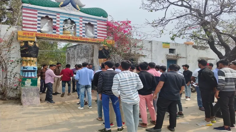 UP Board Exam: सुलतानपुर में सख्ती के चलते पहले दिन 3,757 परीक्षार्थियों ने छोड़ी परीक्षा