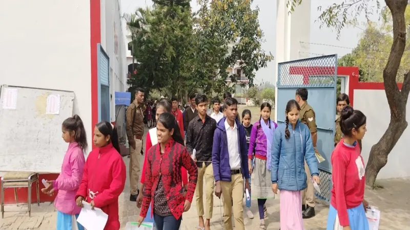 बाराबंकी: कड़ी सुरक्षा के बीच 3142 छात्र-छात्राओं ने छोड़ी UP Board की परीक्षा