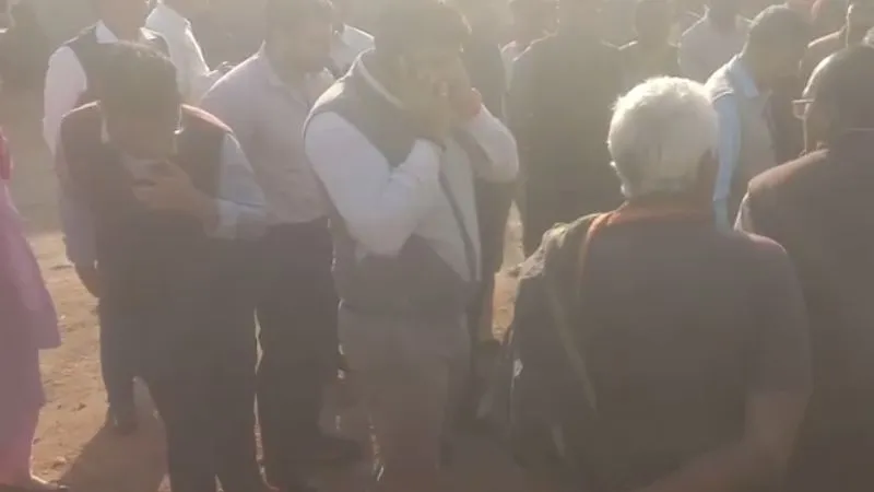 Chitrakoot News: अधिकारियों के सामने ग्रामीणों ने किया सांसद का विरोध...इस बात पर जताया गुस्सा