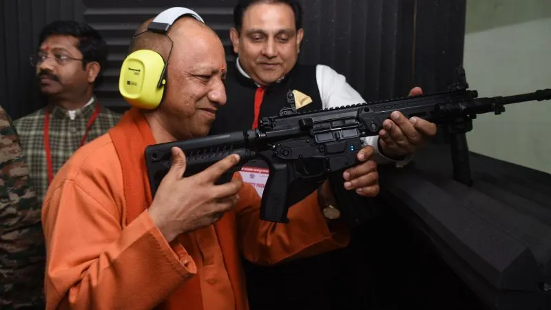 Kanpur: CM Yogi ने लगाया निशाना...गोलियां दागते ही समारोह स्थल तालियों से गूंज उठा, बोले- निवेश वहीं होता है, जहां...