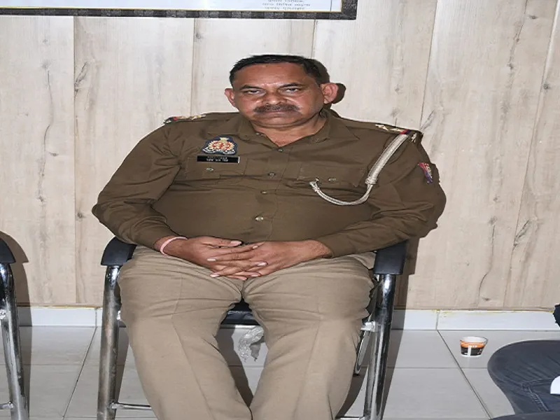 रिश्वत लेने में धर लिए गए दरोगा जी, लाइसेंस पर रिपोर्ट के नाम पर मांगे थे पांच हजार...थाने के अंदर से घसीट लाई एंटी करप्शन की टीम