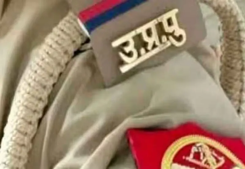रामपुर : पुलिस ने घर में मारा छापा, दो युवतियों और युवक को पकड़ कर ले आई थाने...जानिए फिर क्या हुआ? 