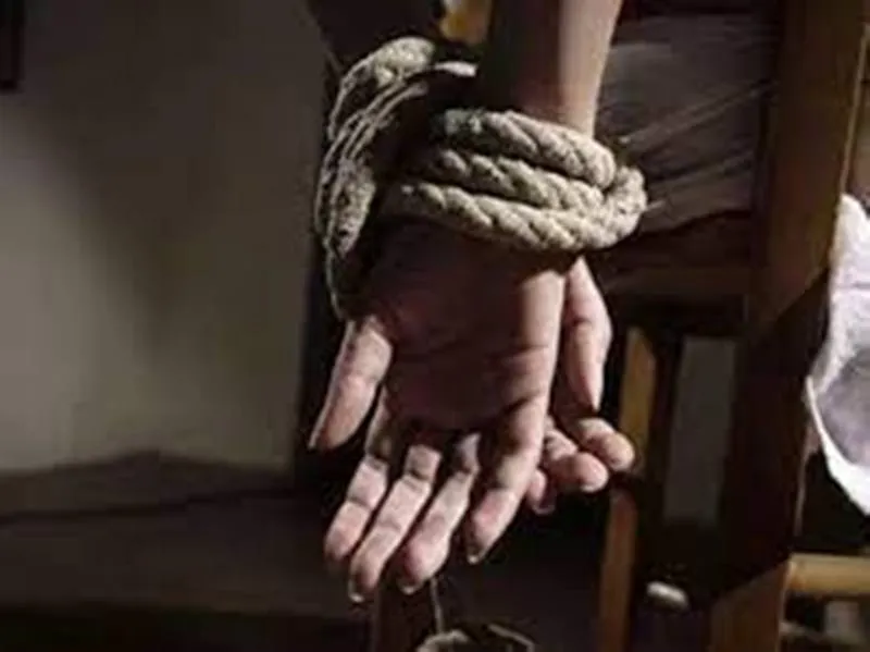 रुद्रपुर: नशेड़ी ने दोस्त के साथ खुद को कमरे में बनाया बंधक