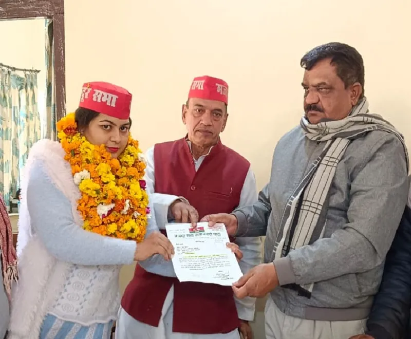 मुरादाबाद : गुलबहार बने सपा मजदूर सभा के जिला महासचिव, जिलाध्यक्ष ने दिया मनोनयन पत्र