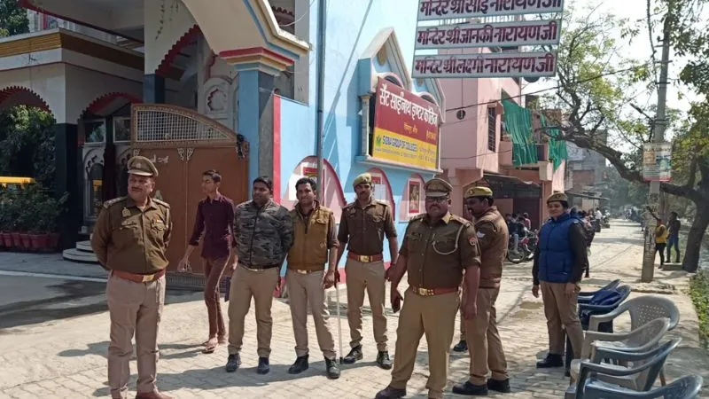 UP Police Exam 2024: पुलिस भर्ती परीक्षा के लिए सुबह से ही अभ्यर्थियों का रेला… मेटल डिटेक्टर से हुई चेकिंग