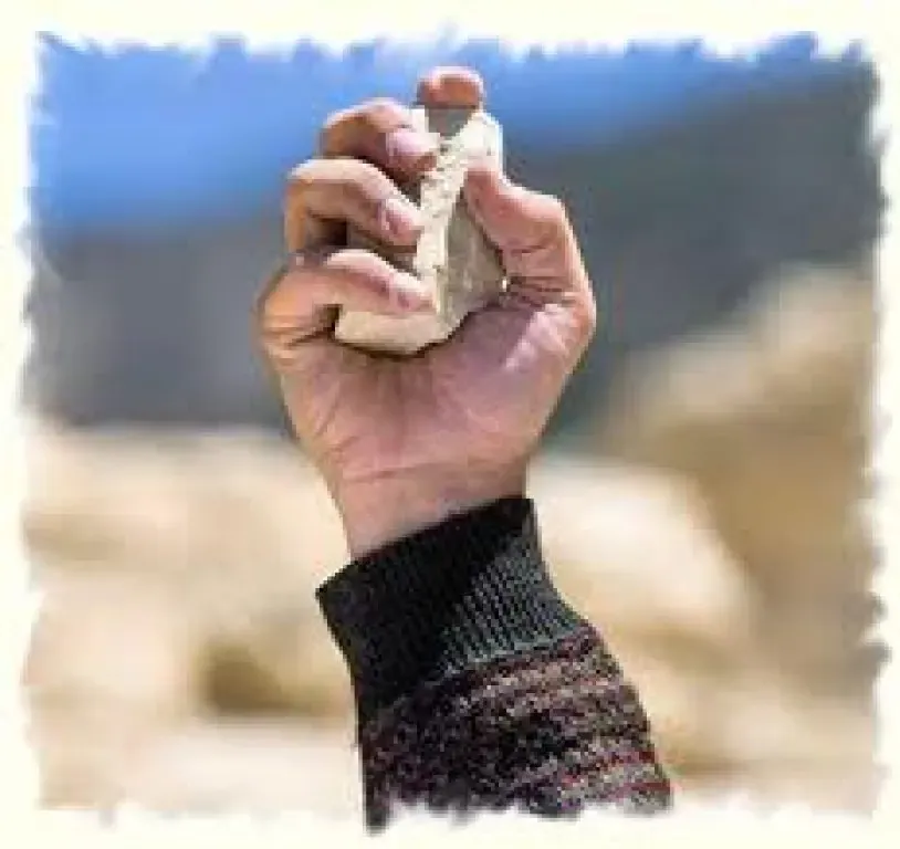 हल्द्वानी: मेडिकल कॉलेज के नर्सिंग हॉस्टल में पीजी जेआर ने फेंके पत्थर