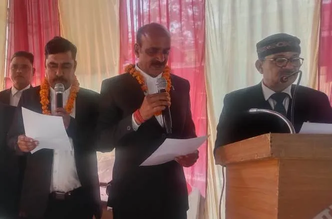लखीमपुर खीरीः बार एसोसिएशन के पदाधिकारियों को दिलाई शपथ