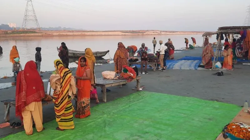 Mauni Amavasya 2024: Unnao में मौनी अमावस्या पर श्रद्धालुओं ने गंगा में लगाई आस्था की डुबकी, गंगातटों पर गोताखोर व पुलिसकर्मी तैनात