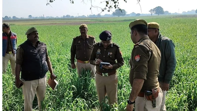 Kanpur: पेड़ से लटकते मिले दो नाबालिग किशोरियों के शव...अधिकारियों ने घटनास्थल का किया निरीक्षण, तीन आरोपी गिरफ्तार