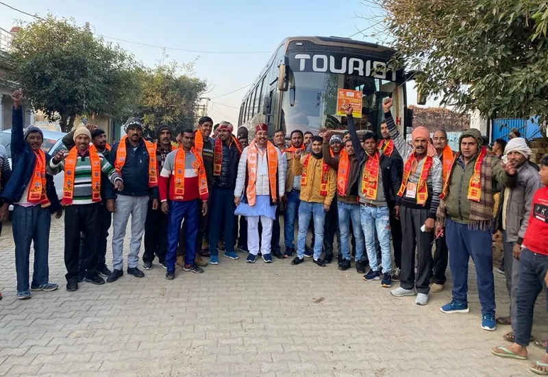 संभल से अयोध्या को रवाना हुए 5000 भाजपा कार्यकर्ता,  गूंजे जय श्रीराम के जयकारे 