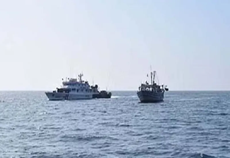 अरब सागर में फंसे नौ भारतीय नागरिक, मदद के लिए पहुंची पाकिस्तानी नौसेना... सभी को बचाया 