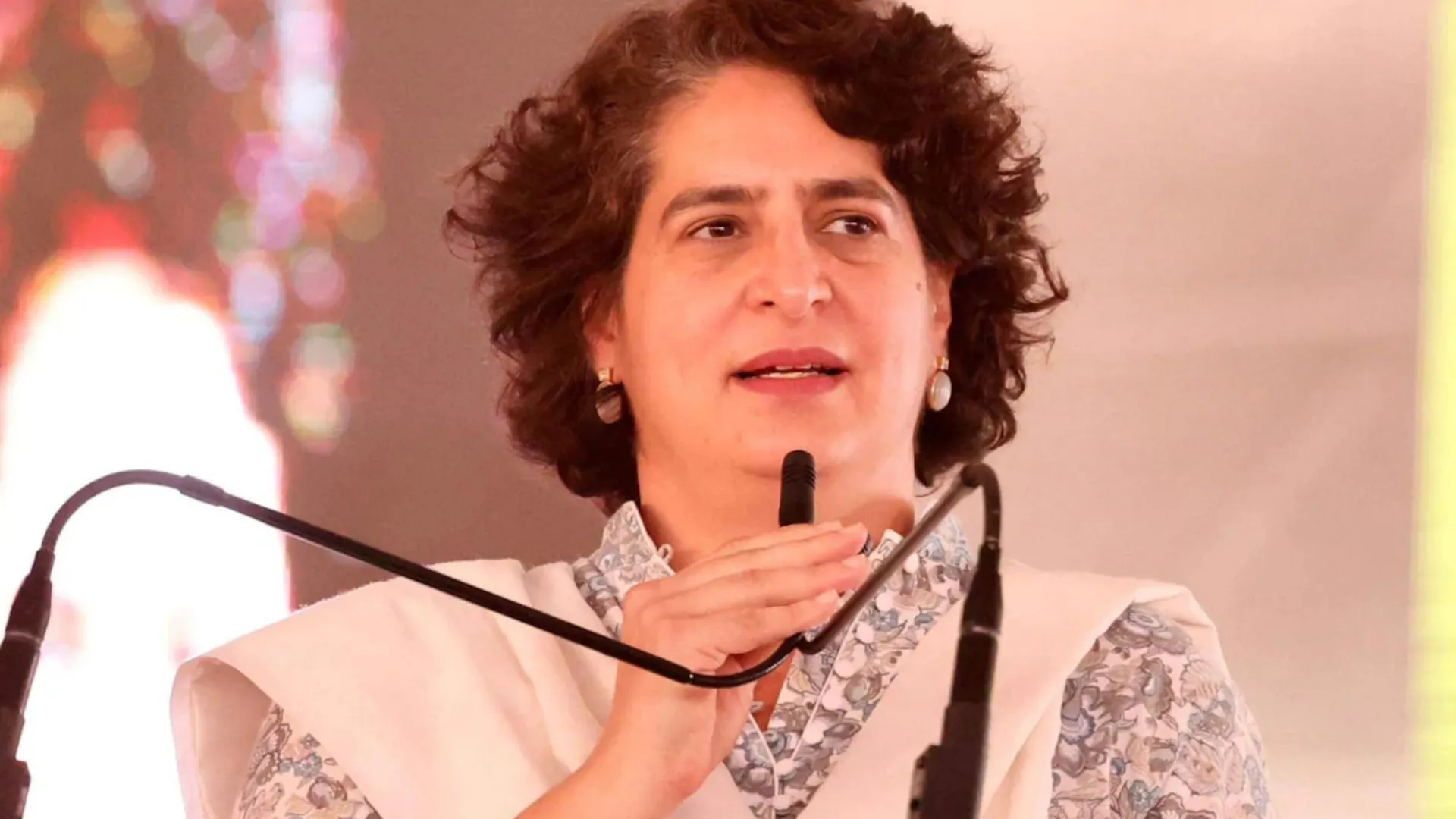 'बेरोजगारी की गारंटी हैं मोदी', प्रियंका गांधी ने प्रधानमंत्री पर बोला हमला