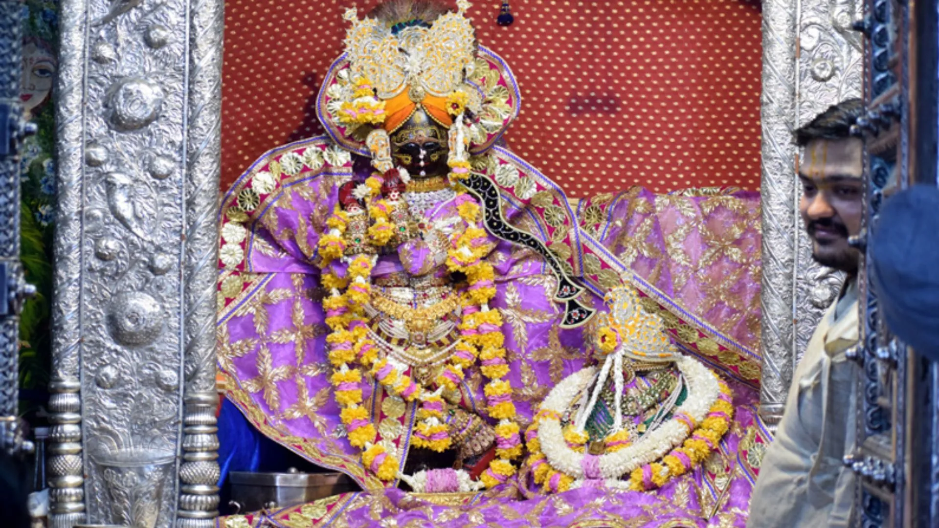 मथुरा: राधा वल्लभ मंदिर के खिचड़ी महोत्सव में होते हैं श्यामाश्याम की निकुंज लीला के अनूठे दर्शन 