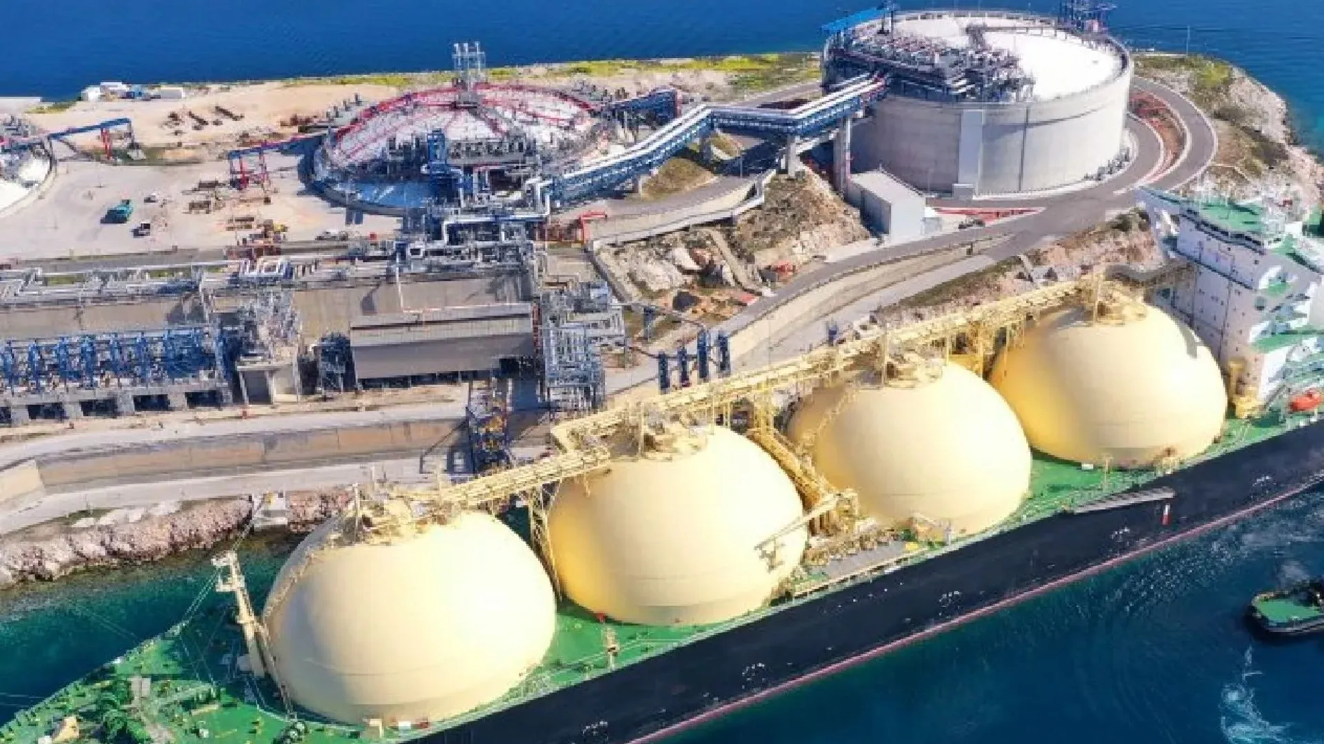 कतर से और 20 साल के लिए कम कीमतों पर LNG आयात बढ़ाने का सौदा कर सकता है भारत 