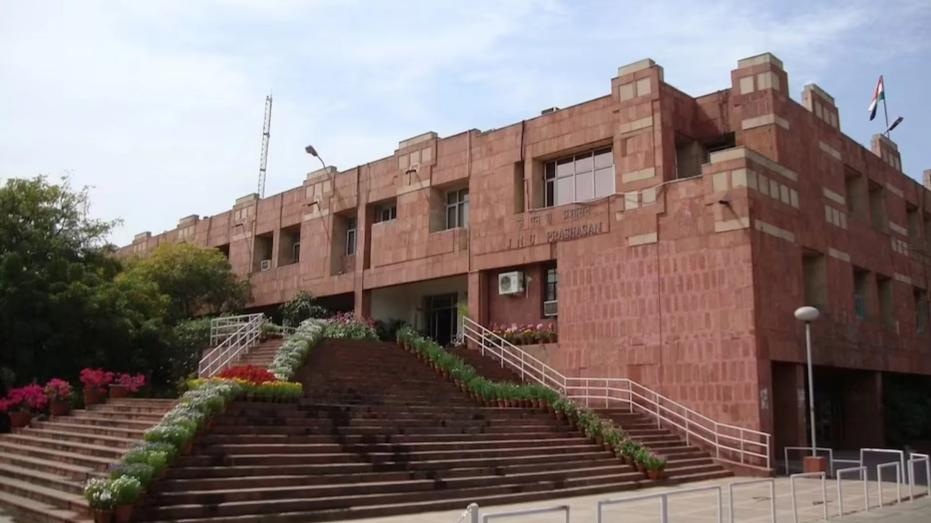 JNU छात्र संघ चुनाव को लेकर हुई बैठक में ABVP और वामपंथी सदस्यों के बीच झड़प, कई मेंबर्स जख्मी 