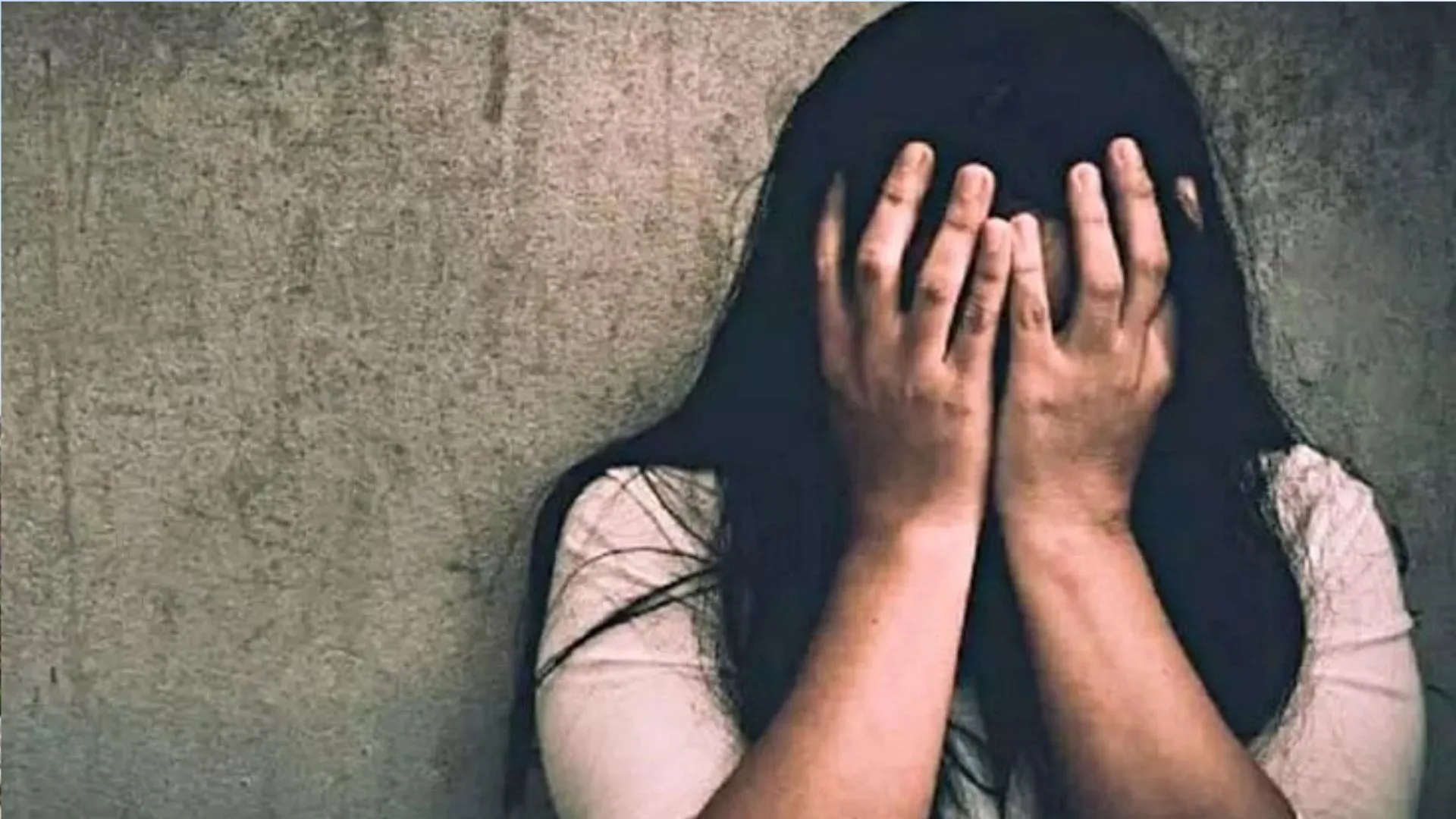 कासगंज: मनचले की धमकी से परेशान किशोरी ने खाया विषाक्त, जिला अस्पताल से अलीगढ़ रेफर  