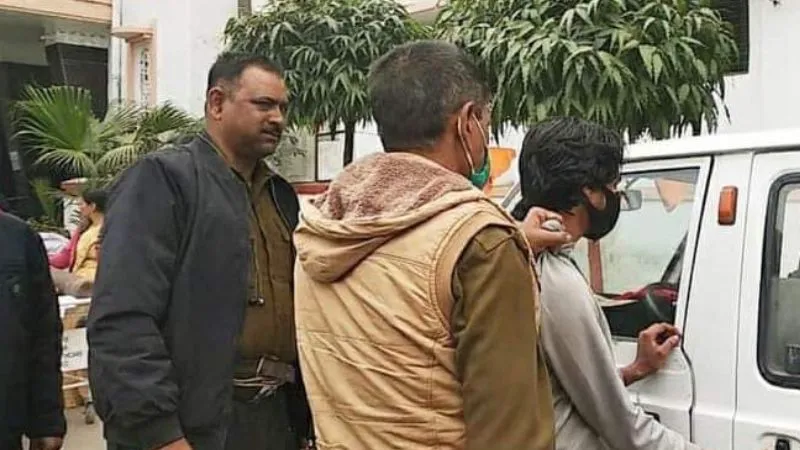 Kanpur: हैलट अस्पताल में एक्सरे के दौरान ही पुलिसकर्मियों को चकमा देकर भागा कैदी... ऐसे पकड़ा गया