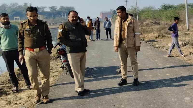 Kanpur Dehat: युवक की सिर कुचलकर नृशंस हत्या... शव पानी में फेंका, थाने से एक किमी दूरी पर हुई वारदात