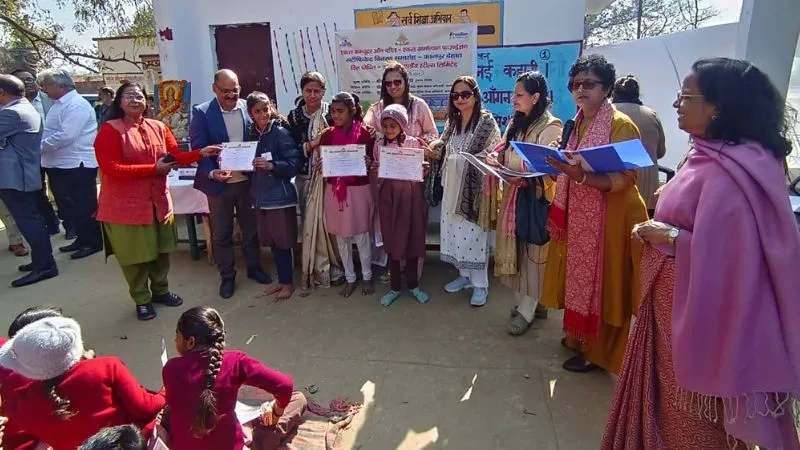 Kanpur Dehat: एकल ग्रामोत्थान फाउंडेशन ने 156 बच्चों को दिए कंप्यूटर सर्टिफिकेट
