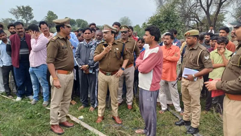 Mahoba Murder: धारदार हथियार से प्रहार कर किसान को उतारा मौत के घाट...खून से लथपथ शव देख लोगों के उड़े होश