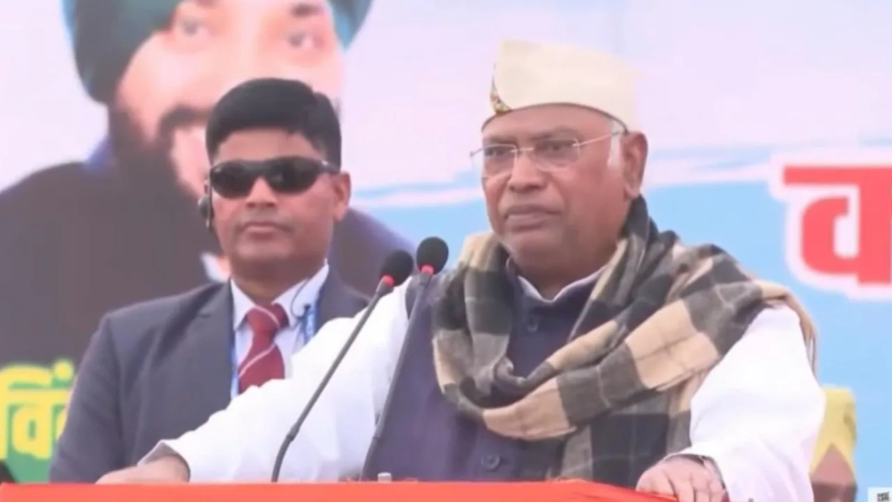 बूथ एजेंट पर बोलते हुए कुत्ते की मिसाल दे गए खड़गे, बीजेपी बोली दुर्गति तय