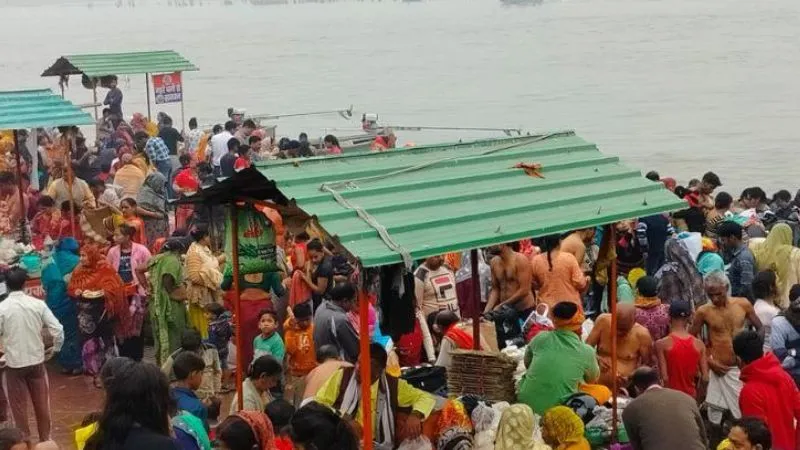 Mauni Amavasya 2024: मौनी अमावस्या पर गंगा स्नान करने वालों की उमड़ी भीड़... सन्त महात्माओं ने किया शाही स्नान