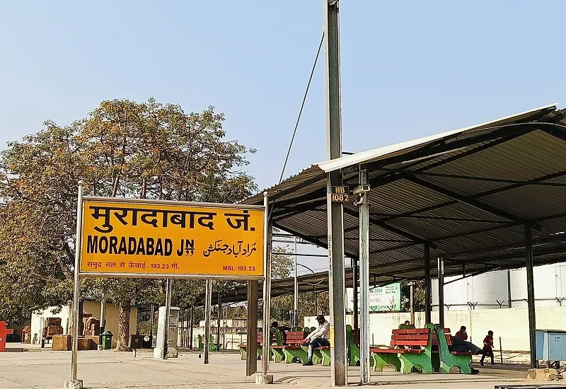मुरादाबाद : उत्तरांचल संपर्क क्रांति निरस्त होने से यात्री परेशान, दिल्ली रूट की बसों में बढ़ी भीड़