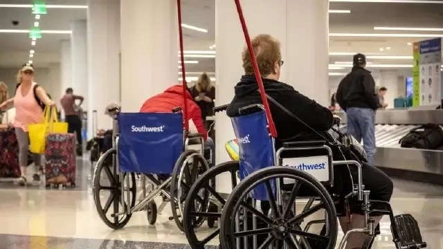 मुंबई हवाई अड्डा: व्हीलचेयर नहीं मिलने पर पैदल चलकर गए 80 वर्षीय यात्री की मौत