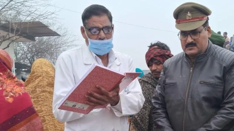 Farrukhabad News: ईंट से कुचलकर पत्नी की बेरहमी से हत्या... पति घायल, मामूली विवाद में वारदात को दिया अंजाम