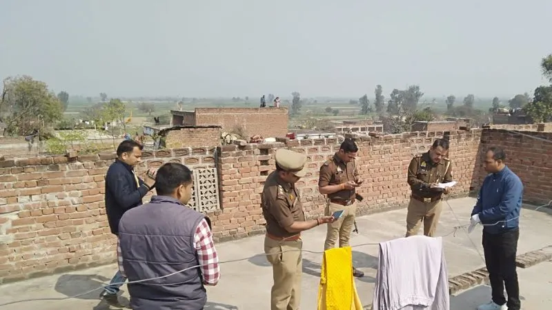 Kannauj: बुआ के घर आई पत्नी पर किया फायर... पति ने फिर खुद को गोली से उड़ाया, पोस्टमार्टम हाउस में जमकर हुआ हंगामा