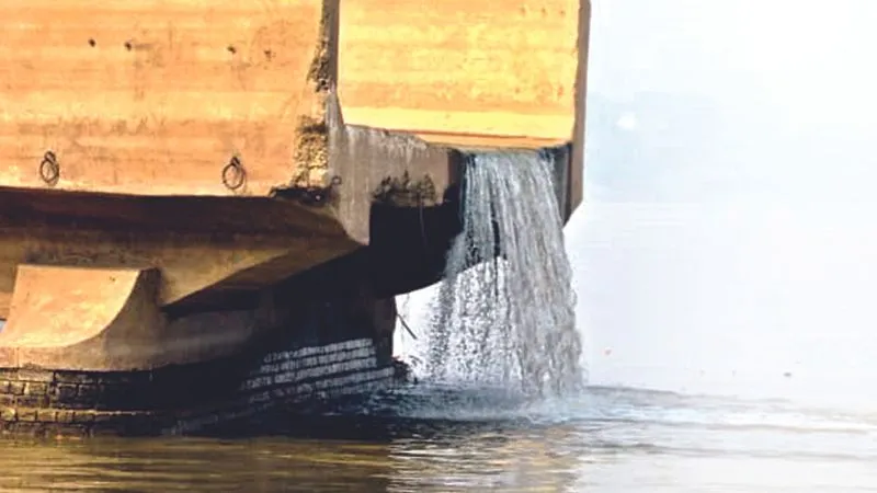 UP: मंत्री जी देखिए, यहां कैसे ली जा सकती सेल्फी... 2019 में PM Modi ने ली थी सीसामऊ नाले पर सेल्फी