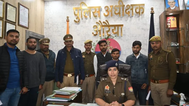 Auraiya News: ट्रैक्टर चोरी करने के तीन आरोपी पुलिस के हत्थे चढ़े… तमंचा व घटना में प्रयुक्त कार बरामद