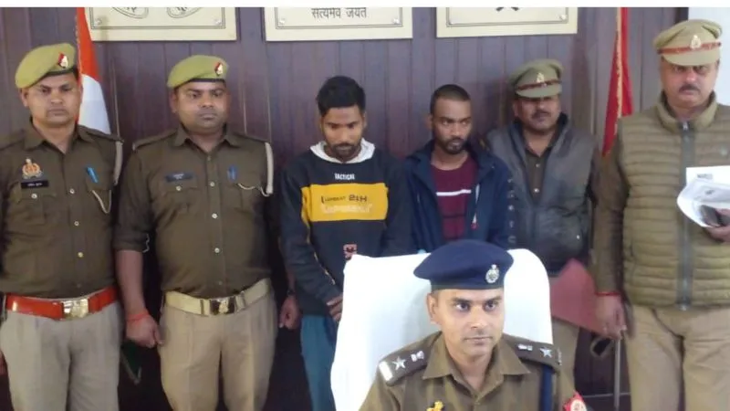 Farrukhabad: फर्जी आधार कार्ड बनाने वाले दो शातिर गिरफ्तार... ऐसे करते थे पूरा फर्जीवाड़ा, ये माल हुआ बरामद