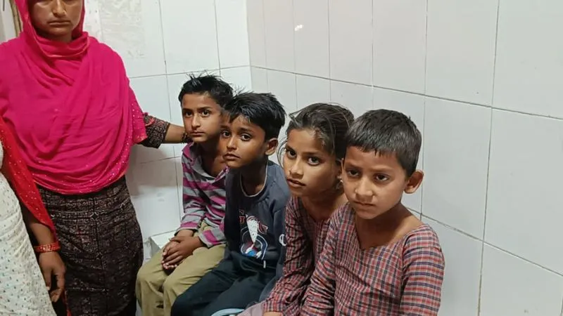 Kanpur News: मिड डे मील का खाना खाने के बाद अचानक 15 बच्चों की बिगड़ी हालत... कांशीराम अस्पताल रेफर
