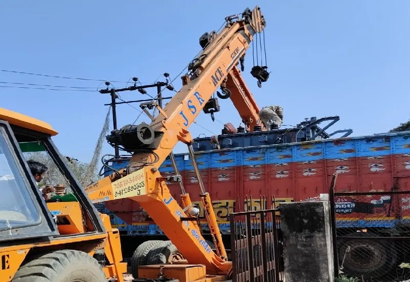 संभल: ट्रांसफार्मर बदलने में सुबह से शाम तक बत्ती गुल, हजारों बिजली उपभोक्ता परेशान