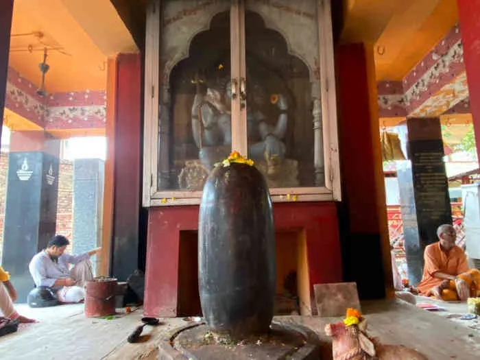 मध्य प्रदेश: बमोरी कस्बे में भगवान शिव मंदिर को किया गया अपवित्र, लोगों ने लगाया जाम 