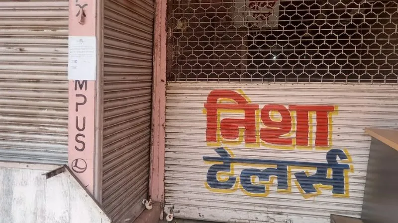 Kanpur Nagar Nigam की इस कार्रवाई से व्यापारियों में विरोध...बोले- मकान मालिक की एक गलती, खामियाजा भुगत रहे व्यापारी