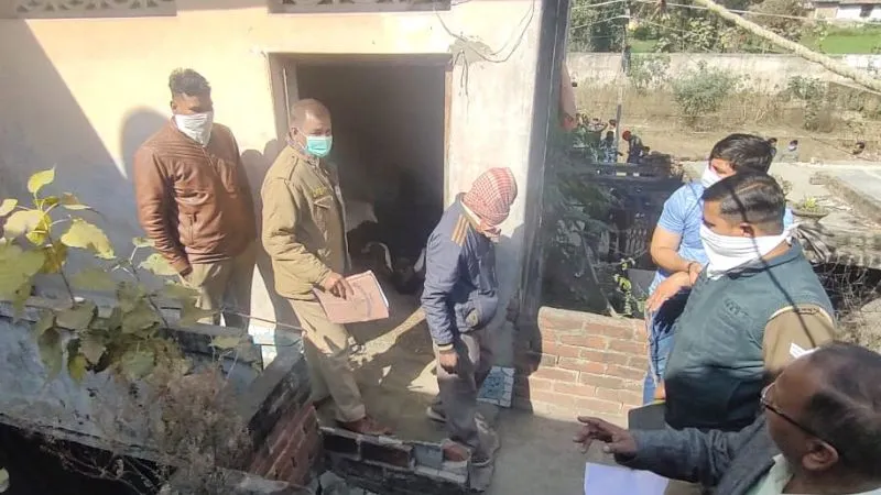 Unnao: सात दिनों से फंदे पर लटका रहा शव... दुर्गंध आने पर लोगों ने दी पुलिस को सूचना, पत्नी छोड़ कर चली गई थी