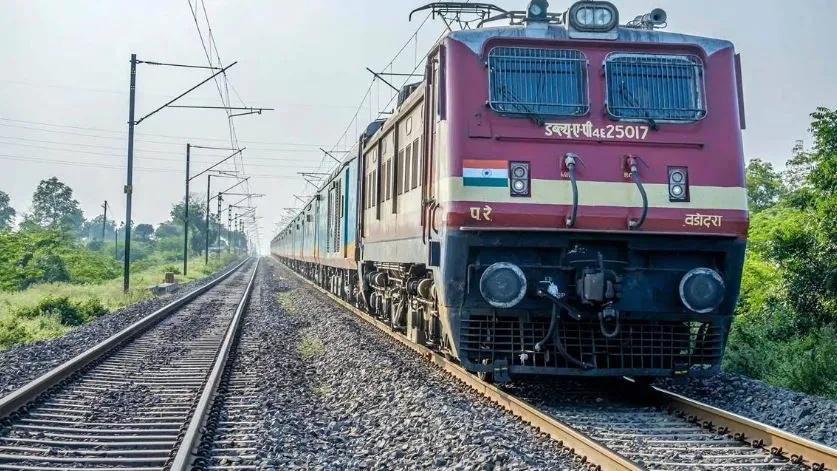 8 ट्रेनों का ठहराव अगली सूचना तक रद्द,ट्रेनों की जानकारी लेकर यात्रा करें पैसेंजर