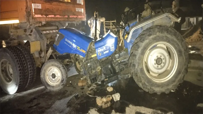 गोंडा: मेलार्थियों से भरी ट्रैक्टर-ट्राली को गन्ना लदे ट्रक ने मारी ठोकर, 10 घायल, 3 गंभीर 