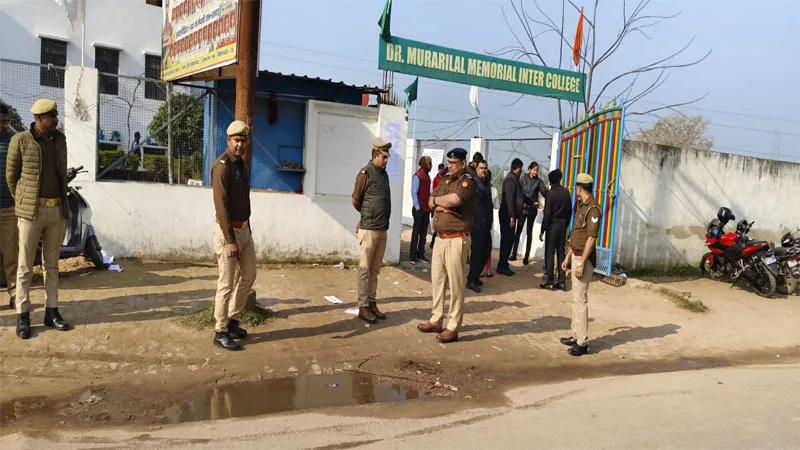 सूबे के 2385 केन्द्रों पर शुरू हुई यूपी कांस्टेबल भर्ती परीक्षा, रेलवे स्टेशन, बस अड्डों सहित केंद्रों पर जुटी बंपर भीड़, VIDEO 