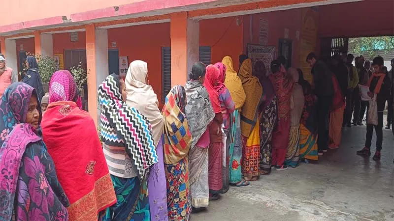 हरदोई: मुफ्त स्वास्थ्य मेले में 450 रोगियों का किया गया इलाज, मौसम खराब होने के बावजूद बड़ी सख्या में पहुंचे मरीज