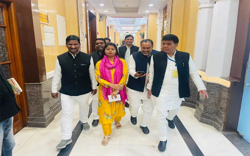 राज्यसभा चुनाव के लिए सपा नेता पल्लवी पटेल ने डाला वोट, कहा- मेरे वजूद में नहीं है धोखा देना... pda है मेरी जान!, देखें video