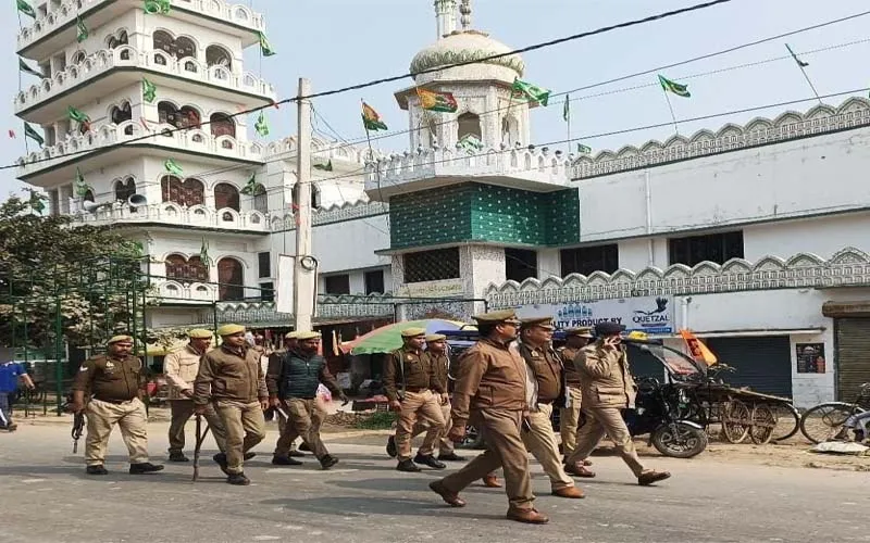 प्रयागराज: ज्ञानवापी मामला और जुमे को लेकर दिनभर हाई अलर्ट मोड पर रहा पुलिस प्रशासन, चप्पे-चप्पे पर दिखी 'खाकी'   